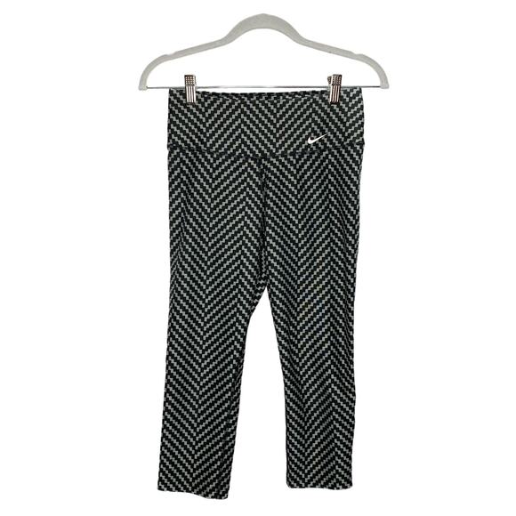 Nike Chevron Capri Leggings Size XS Legend 2.0 Training Dri-Fit Athletic Zig Zag - Picture 1 of 9